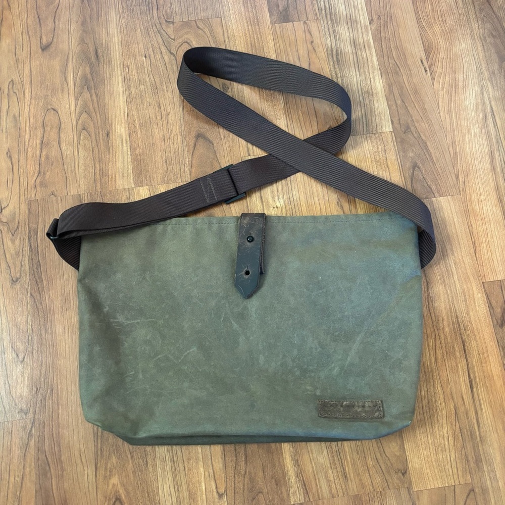 Waterfield Cycling Vitesse Waxed Brown Leather Messenger Bag with Strap